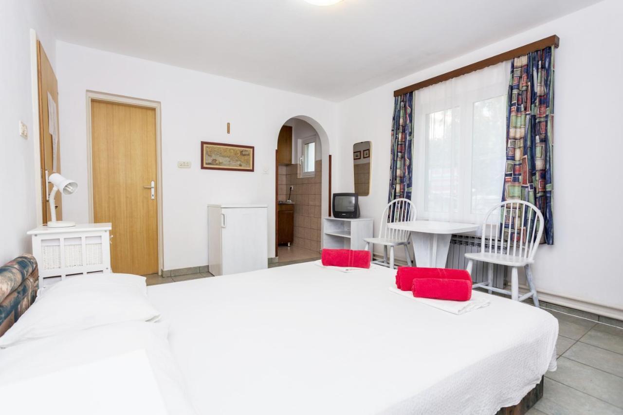 Lussino Accommodation Mali Losinj Exterior photo